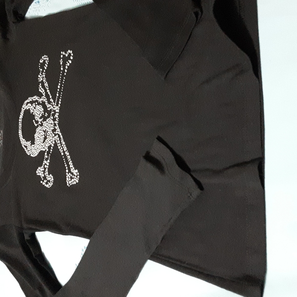 Active Basics Silver Stud Halloween Skull Shirt - Picture 5 of 7